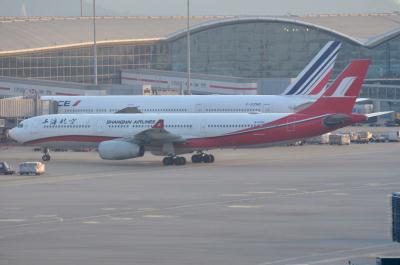 Photo of aircraft B-6096 operated by Shanghai Airlines