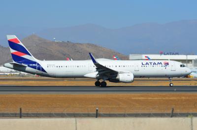 Photo of aircraft CC-BEJ operated by LATAM Airlines Chile