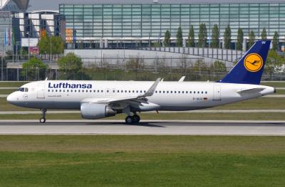 Photo of aircraft D-AIUV operated by Lufthansa
