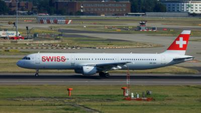 Photo of aircraft HB-IOH operated by Swiss
