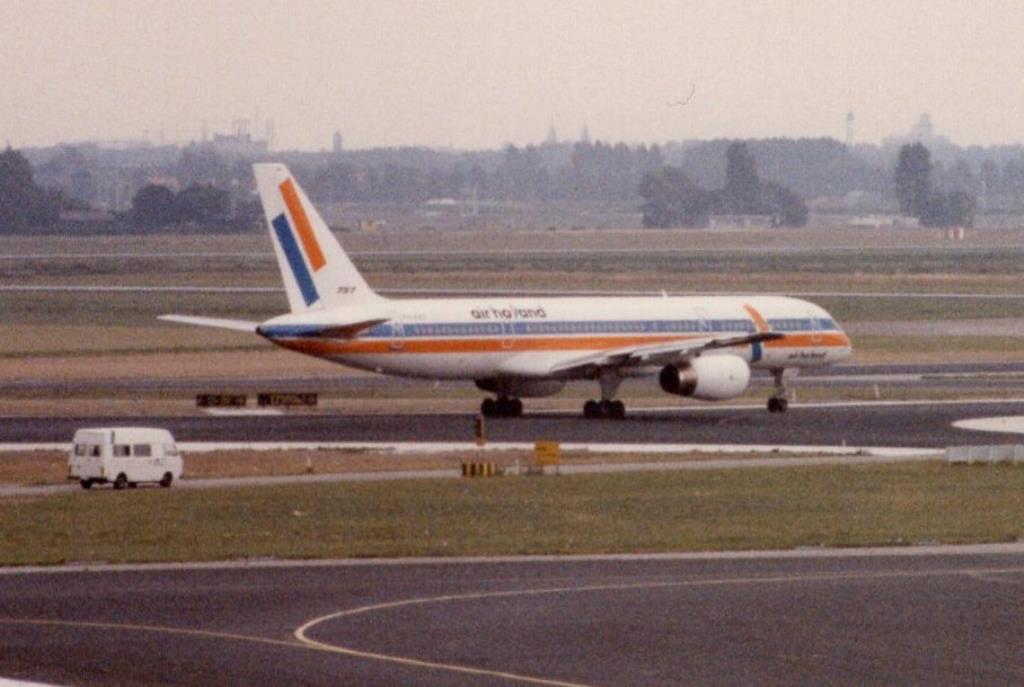 Photo of aircraft PH-AHF operated by Air Holland