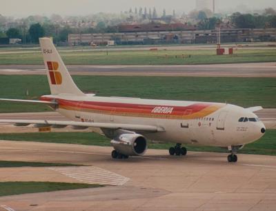Photo of aircraft EC-DLG operated by Iberia