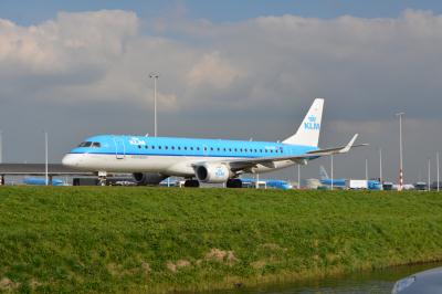 Photo of aircraft PH-EZT operated by KLM Cityhopper