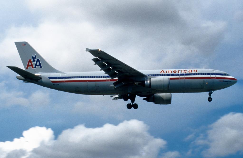 Photo of aircraft N70074 operated by American Airlines