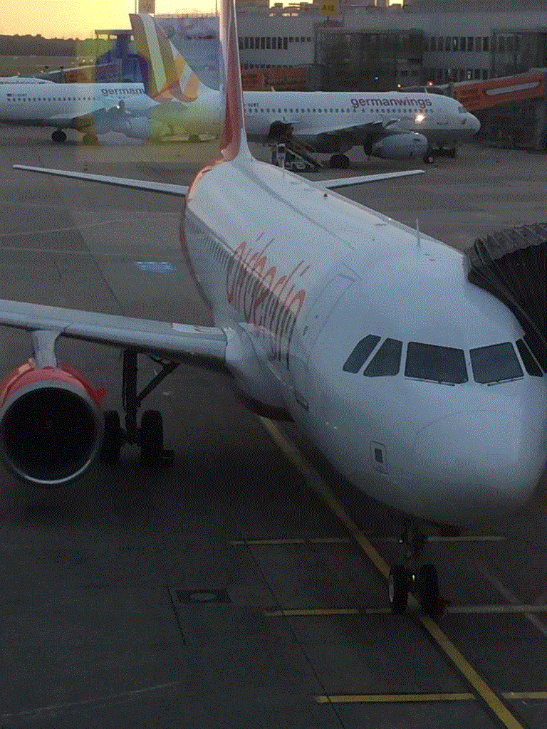 Photo of aircraft D-ABZF operated by Air Berlin