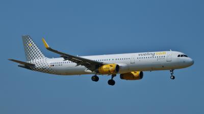 Image of aircraft registration EC-MLM - A A321-231(WL) operated by Vueling