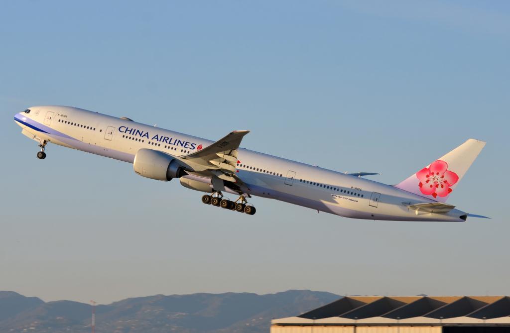 Photo of aircraft B-18005 operated by China Airlines