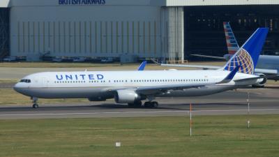 Photo of aircraft N658UA operated by United Airlines