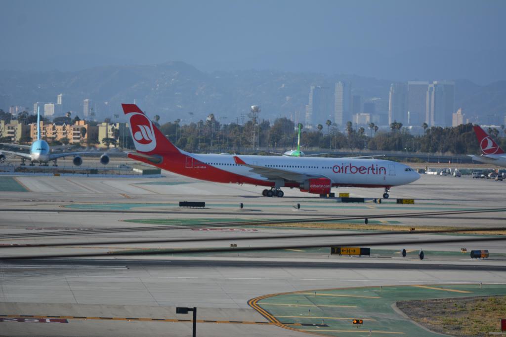 Photo of aircraft D-ABXB operated by Air Berlin