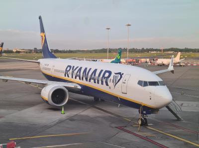 Photo of aircraft EI-HGE operated by Ryanair