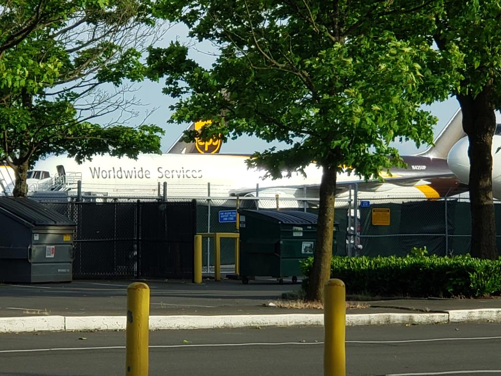 Photo of aircraft N425UP operated by United Parcel Service (UPS)