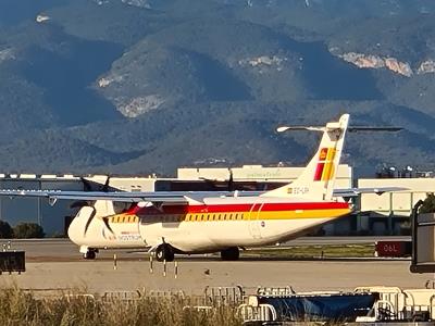 Photo of aircraft EC-LRH operated by Air Nostrum