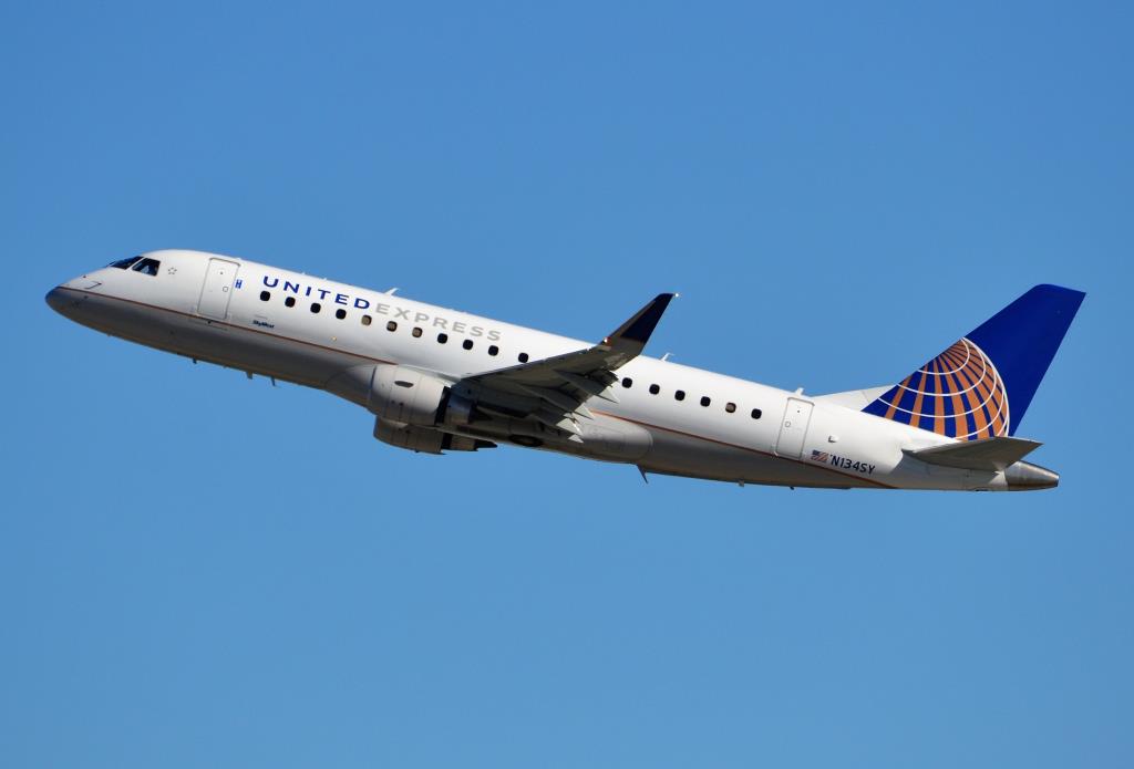 Photo of aircraft N134SY operated by United Express