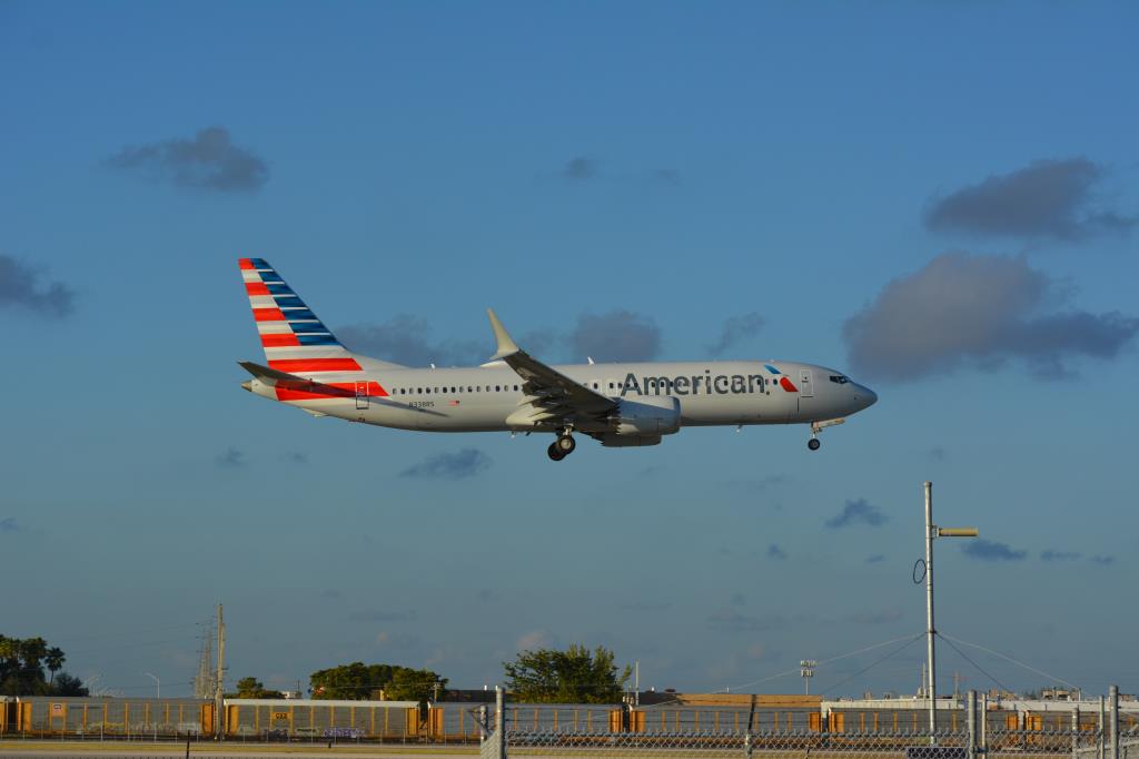 Photo of aircraft N338RS operated by American Airlines