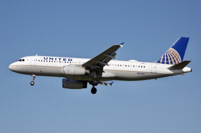 Photo of aircraft N447UA operated by United Airlines