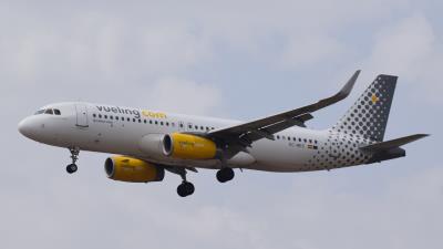 Photo of aircraft EC-MES operated by Vueling