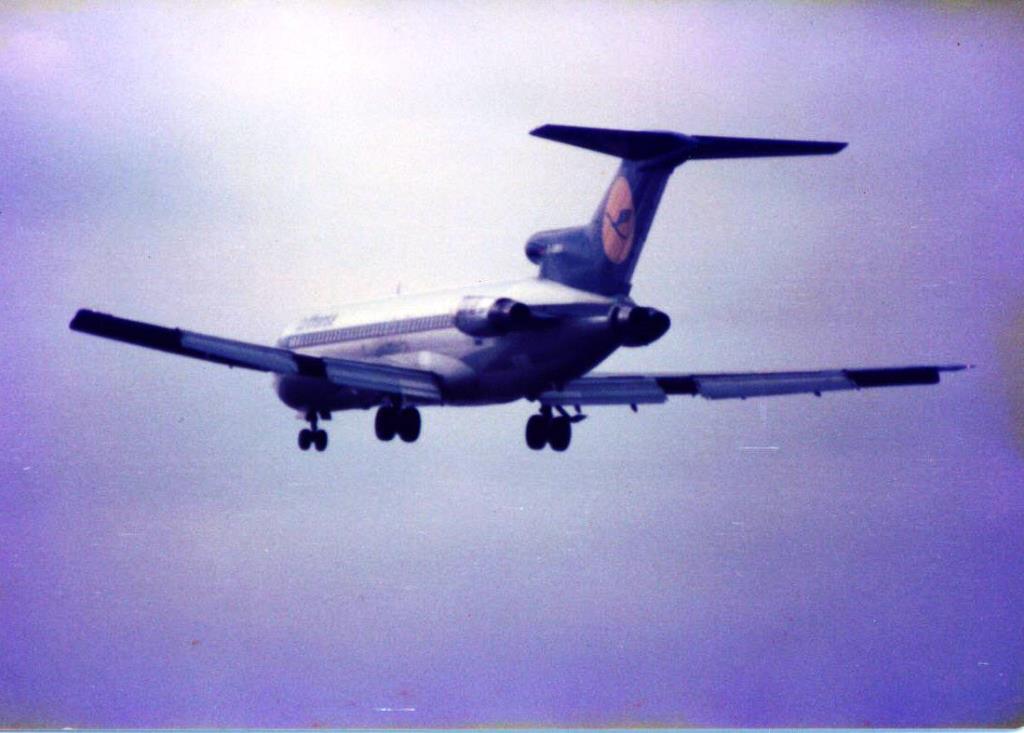 Photo of aircraft D-ABKH operated by Lufthansa