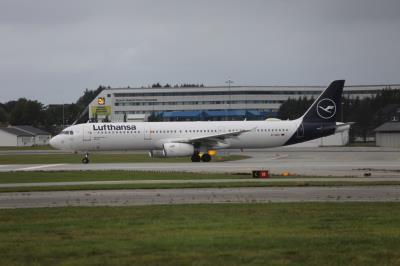 Photo of aircraft D-AIDC operated by Lufthansa