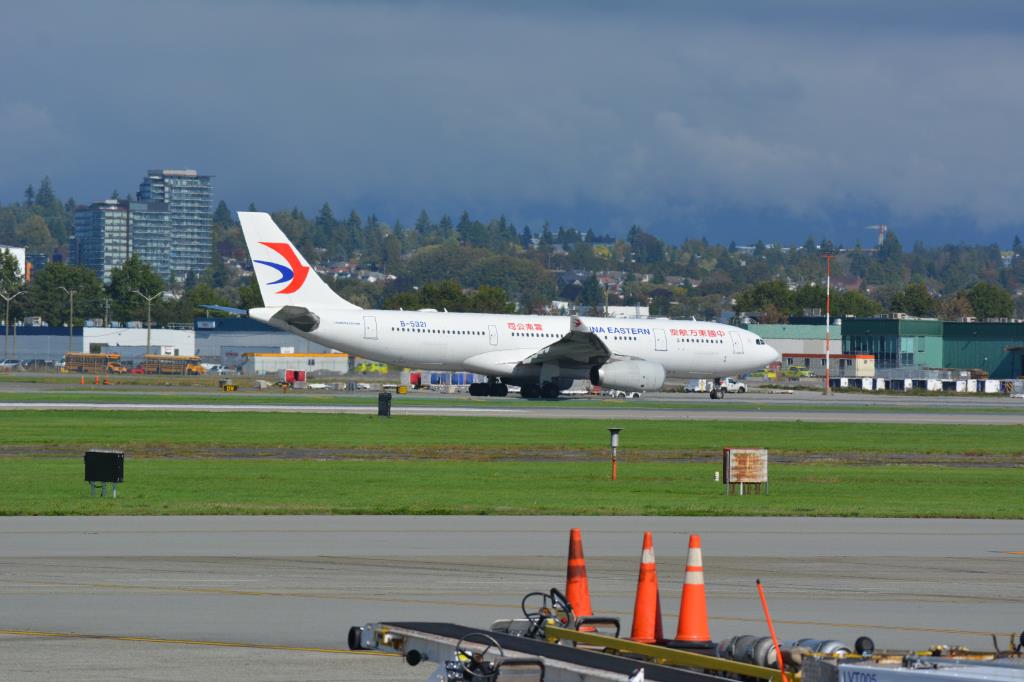 Photo of aircraft B-5921 operated by China Eastern Airlines