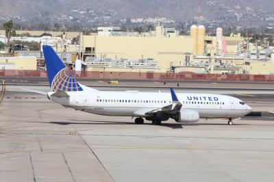 Photo of aircraft N76502 operated by United Airlines