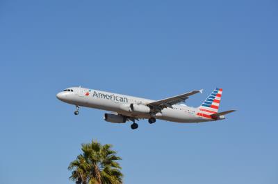 Photo of aircraft N975UY operated by American Airlines