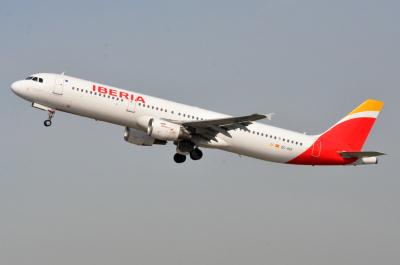 Photo of aircraft EC-HUI operated by Iberia
