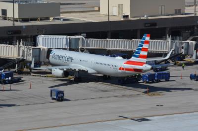 Photo of aircraft N167AN operated by American Airlines