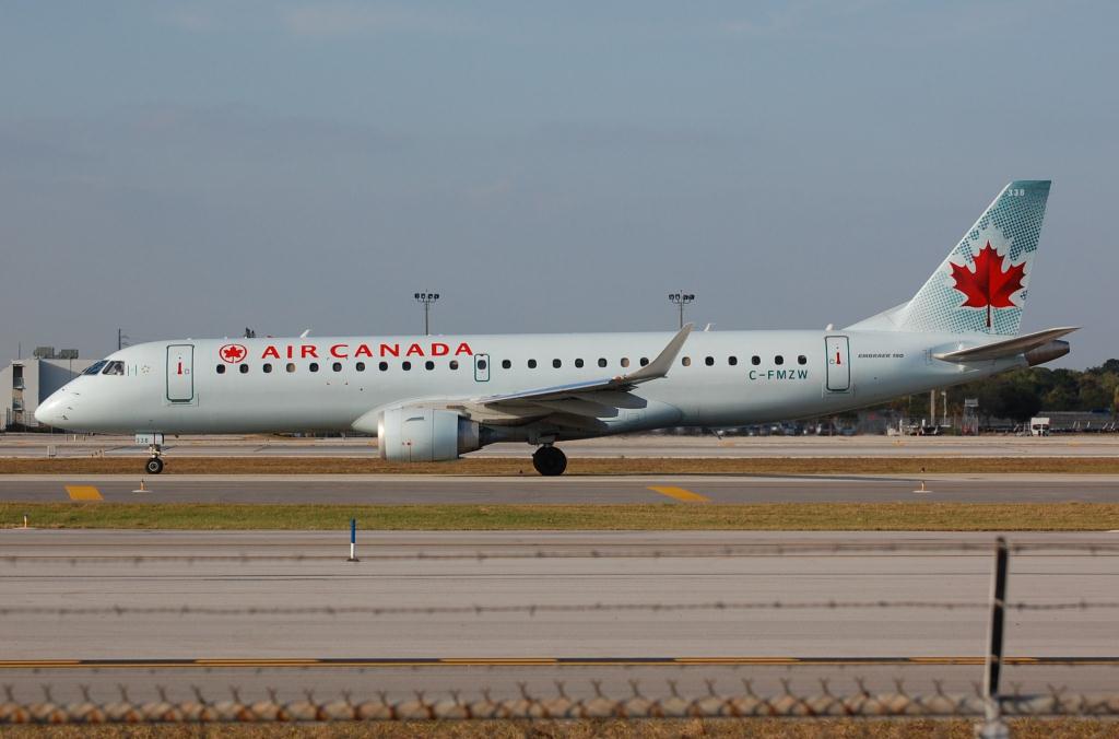 Photo of aircraft C-FMZW operated by Air Canada