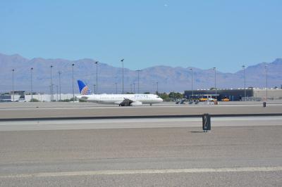 Photo of aircraft N467UA operated by United Airlines