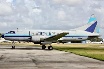 Photo of aircraft N41527 operated by Miami Air Lease Inc