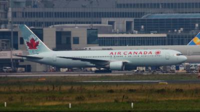 Photo of aircraft C-GLCA operated by Air Canada