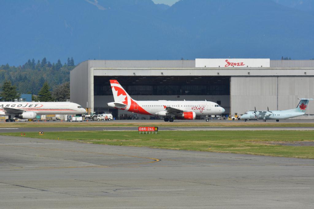 Photo of aircraft C-GJVY operated by Air Canada Rouge