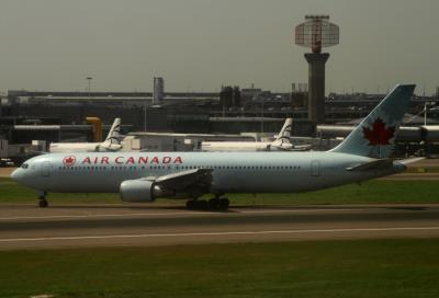 Photo of aircraft C-GSCA operated by Air Canada