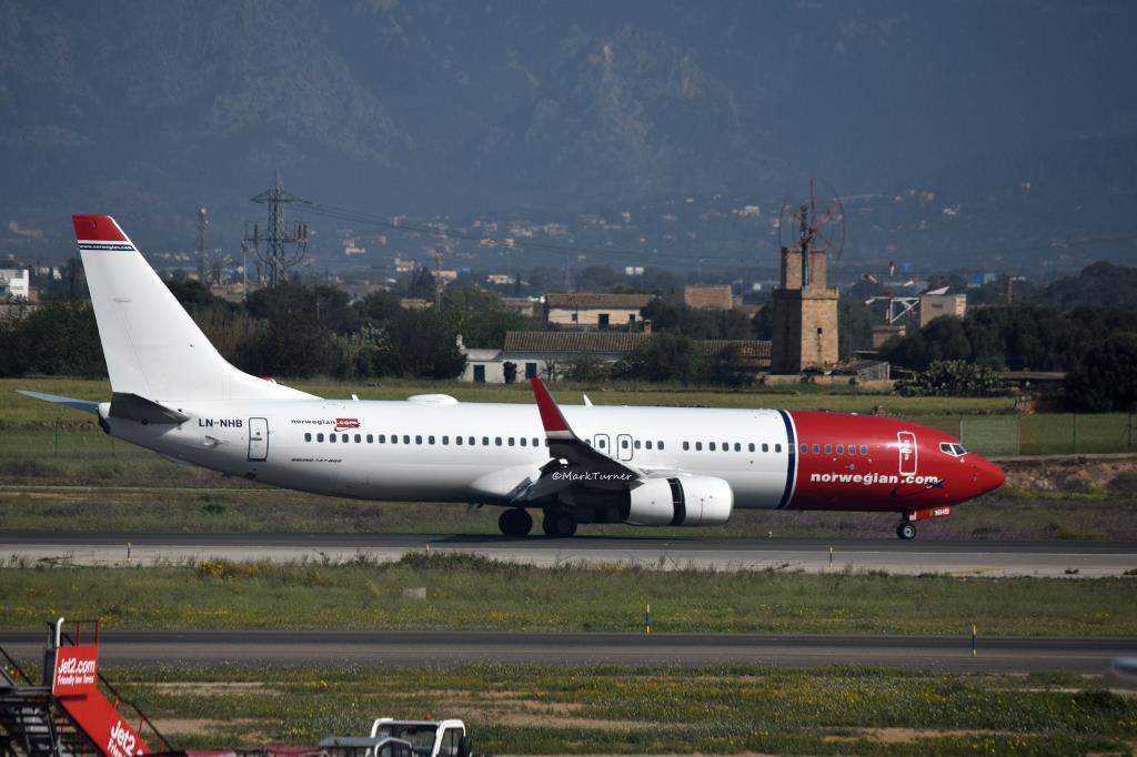 Photo of aircraft LN-NHB operated by Norwegian Air Shuttle