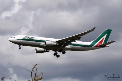 Photo of aircraft EI-EJO operated by Alitalia