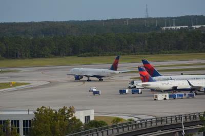 Photo of aircraft N698DL operated by Delta Air Lines