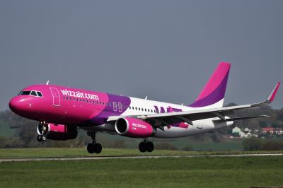 Photo of aircraft HA-LWX operated by Wizz Air