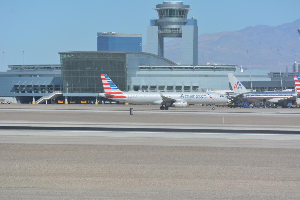 Photo of aircraft N128AN operated by American Airlines