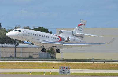 Photo of aircraft N8X operated by Dassault Falcon Jet Corporation