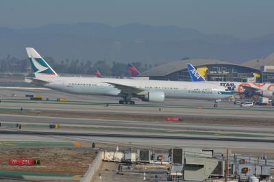 Image of aircraft registration B-KQU - A 777-367(ER) operated by Cathay Pacific Airways