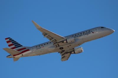 Photo of aircraft N215NN operated by American Eagle