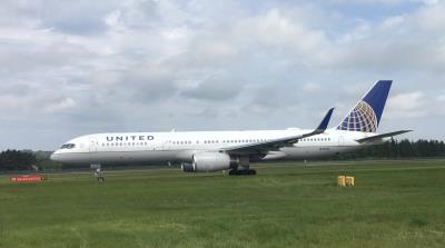 Photo of aircraft N33132 operated by United Airlines