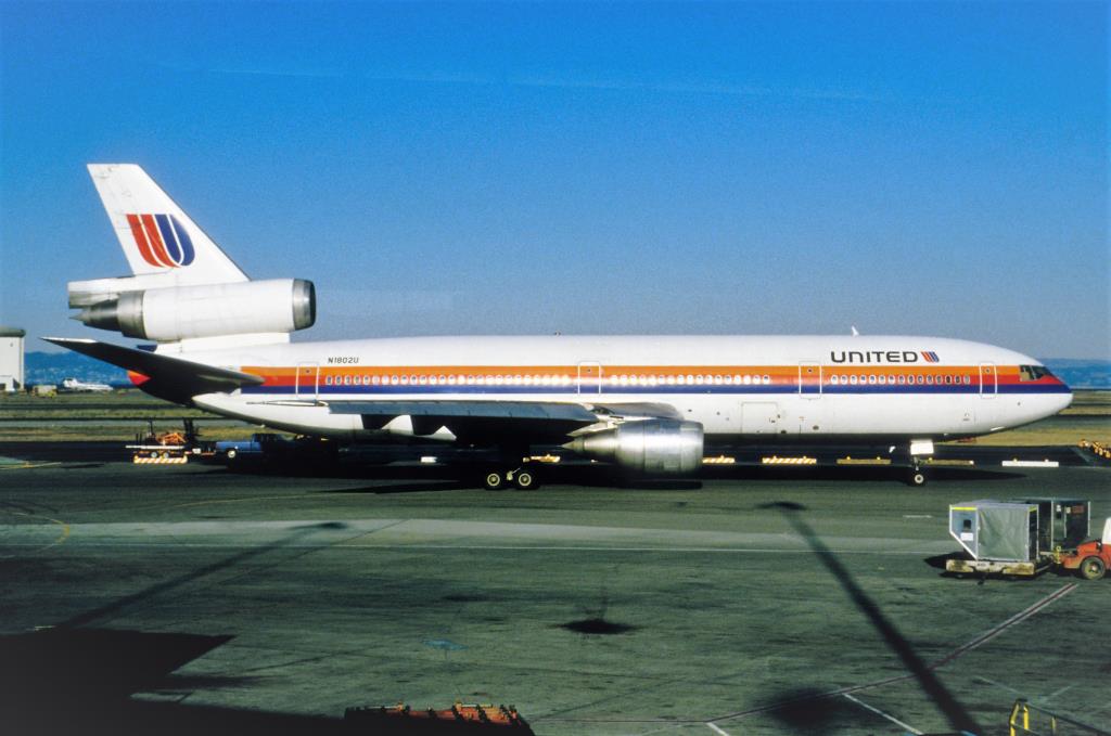 Photo of aircraft N1802U operated by United Airlines