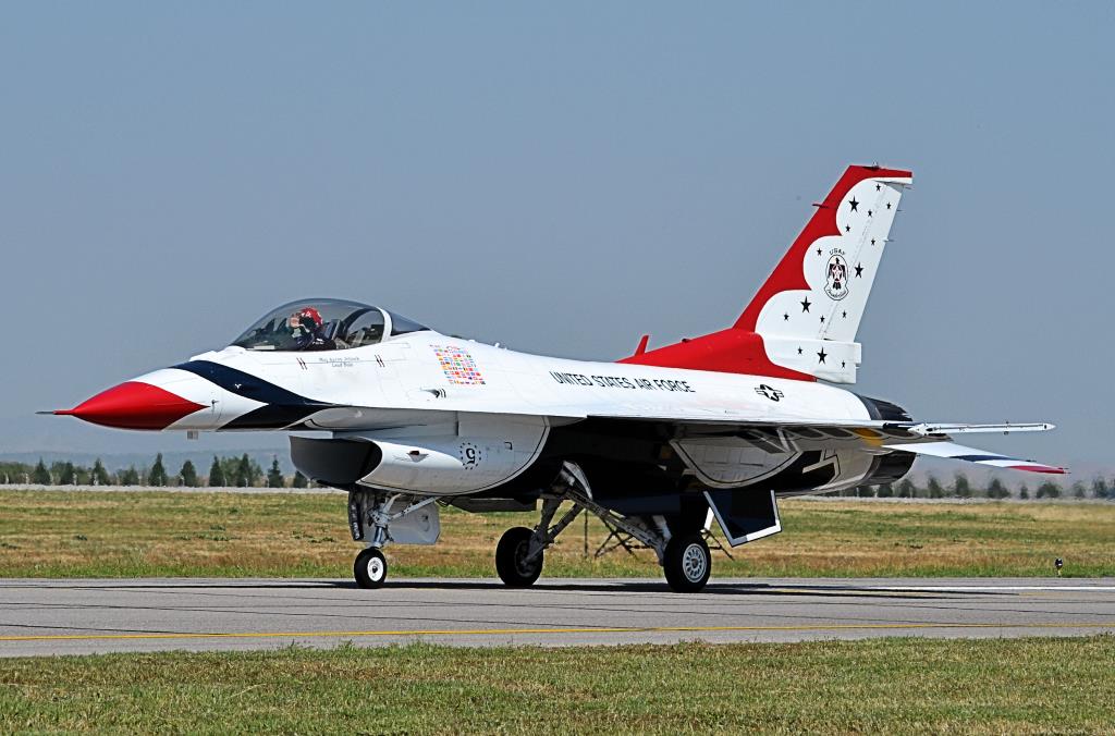 Photo of aircraft 92-3888 operated by United States Air Force