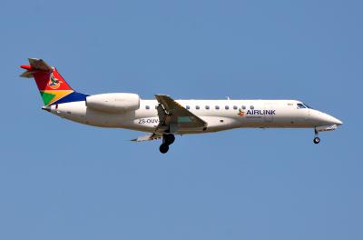 Photo of aircraft ZS-OUV operated by South African Airlink