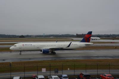 Photo of aircraft N373DX operated by Delta Air Lines