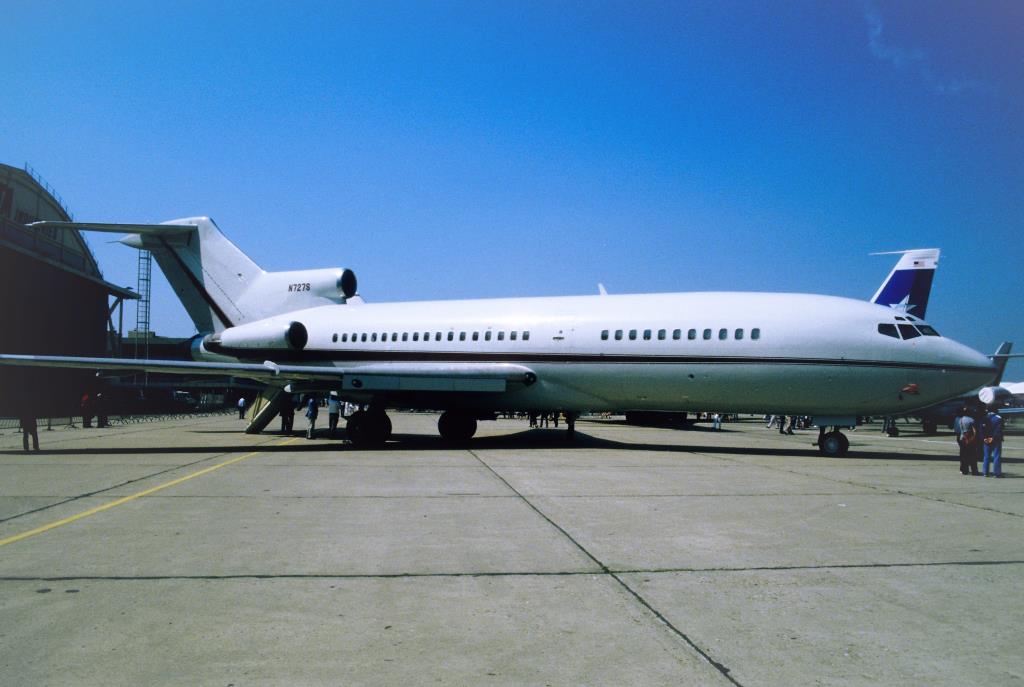 Photo of aircraft N727S operated by AiResearch AvComp