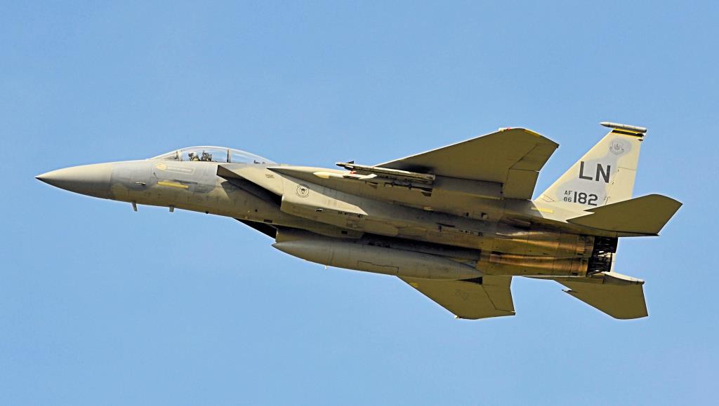 Photo of aircraft 86-0182 operated by United States Air Force