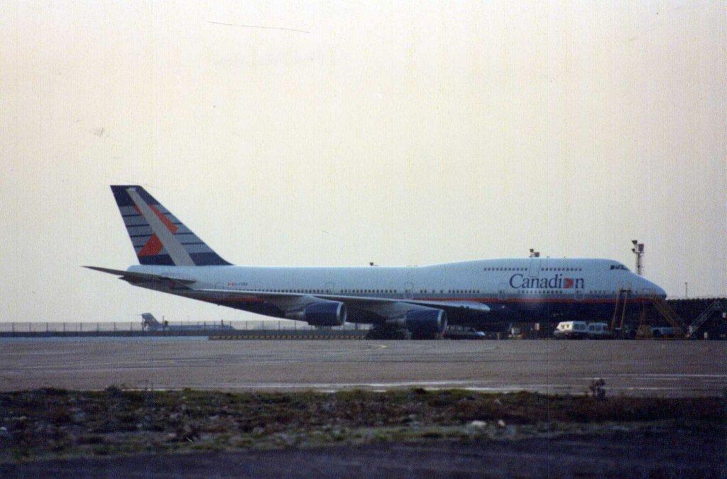 Photo of aircraft C-FCRA operated by Canadian Airlines International