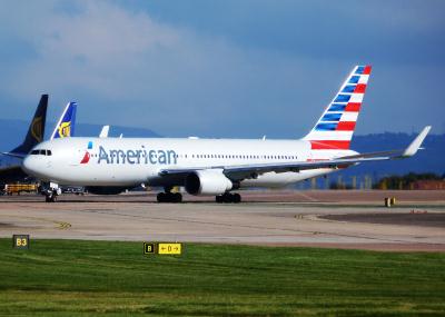Photo of aircraft N347AN operated by American Airlines